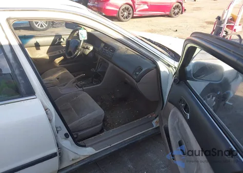 1995 Honda Accord Lx/Ex from USA, damaged, VIN 1HGCD5630SA130245